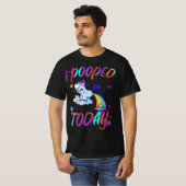 Grappige eenhoorn die ik vandaag poepte - Humor di T-shirt (Voorkant volledig)