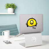Grappige Eensoog Cartoon “Meh” Sticker (Laptop op bureau)