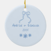 Grappige eerste kerst getrouwd handgetekende doodl keramisch ornament (Achterkant)