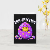 Grappige Ei-Verwachte Pasen Dag Baby Aankondiging (Gele Bloem)