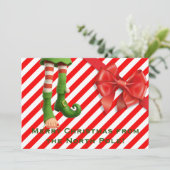 Grappige Elf Legs Kerstkaart | Noordpool Schelmens (Staand voorkant)