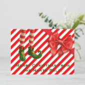 Grappige Elf Legs Kerstkaart | Noordpool Schelmens (Staand voorkant)