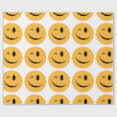 Grappige Emoji Wink Glimlach Gele Gezicht Cadeaupapier (Vlak)