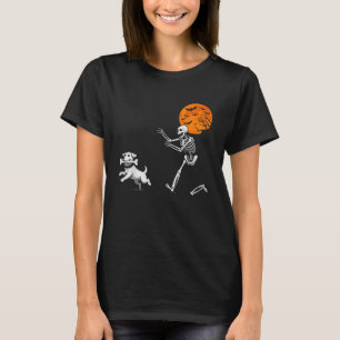 Grappige enge humor Halloween skelet achtervolgt h T-shirt