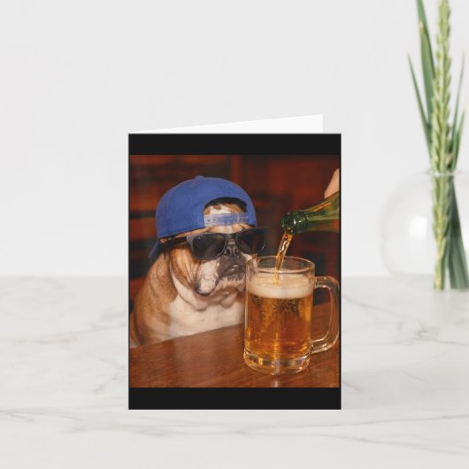 Grappige Engelse Bulldog Meme Drinkende Bier Hond Kaart (Voorkant)