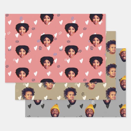 Grappige familie gezichten en harten over stoffige inpakpapier vel (Set)