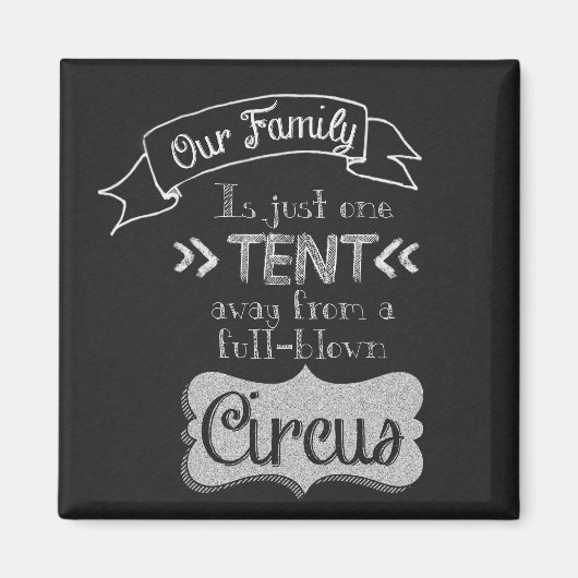 Grappige Familie Quote Chalkboard Art Magneet (Voorkant)
