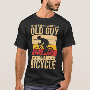 Grappige Fietsende Mannen Fietsen Onderschat Nooit T-shirt