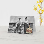 GRAPPIGE  FIETSVROUWEN SPERMOLIE VICTORIAANS KAART (Gele Bloem)