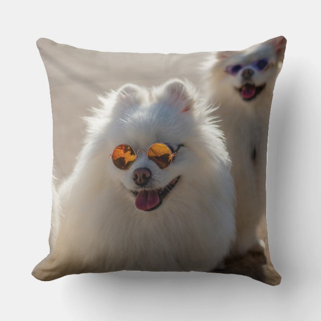 Grappige Fluffy Witte Hond met Zonnebril Cute Dog  Kussen (Voorkant)