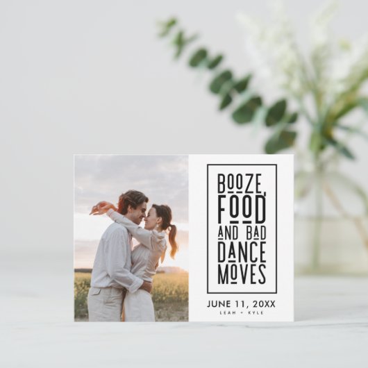 Grappige Foto QR Code Trouwen Sla de datum op Aankondigingskaart (Staand voorkant)