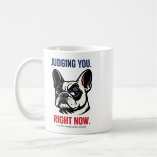 Grappige Franse Bulldog die je beoordeelt koffiemo Koffiemok