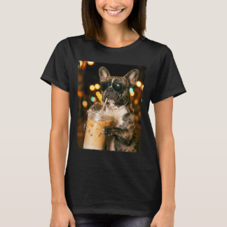 Grappige Franse Bulldog Hond Drinkt IJskoude Koffi T-shirt