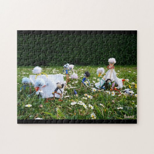 Grappige Fubby poppetjes die kamperen. Legpuzzel (Horizontaal)