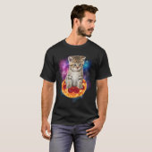 Grappige Galaxy Cat in de ruimte - Kat rijden Pizz T-shirt (Voorkant volledig)
