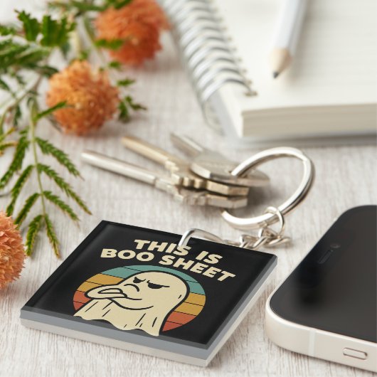 Grappige geest "Dit is Boo Sheet" Retro Halloween Sleutelhanger (Voorkant Rechts)