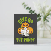 Grappige Geest Geeft de Snoep Op Halloween Briefkaart (Staand voorkant)