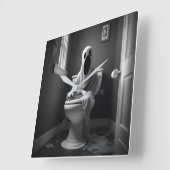 Grappige geest zittend op toilet vierkante klok (Hoek)