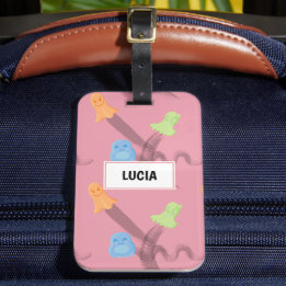Grappige geesten op roze bagagelabel