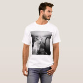 Grappige geit selfie met Loch Ness Monster T-shirt (Voorkant volledig)