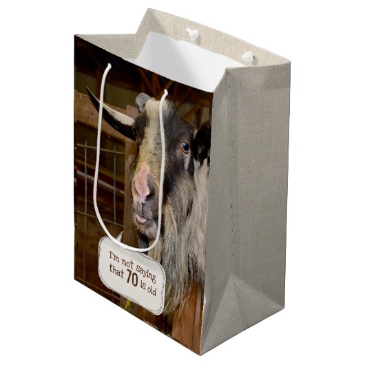 Grappige Geit voor 70e Verjaardag Medium Cadeauzakje (Voorkant Gekanteld)