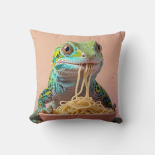 Grappige gekko eten spaghetti kussen