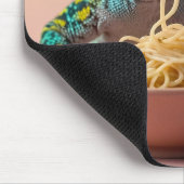 Grappige gekko eten spaghetti muismat (Hoek)