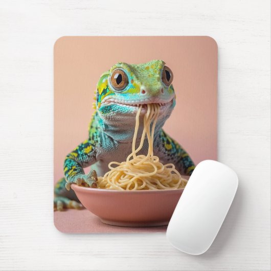 Grappige gekko eten spaghetti muismat (Met muis)