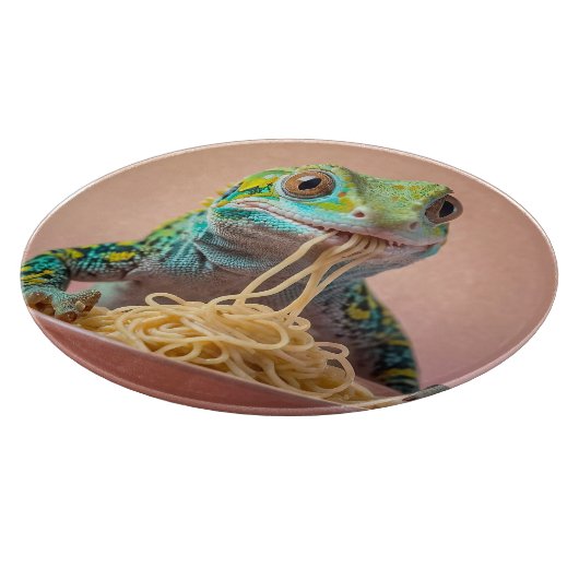 Grappige gekko eten spaghetti snijplank (Hoek)
