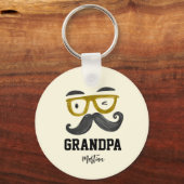 Grappige gele bril en snor op maat opa sleutelhanger (Voorkant)