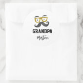 Grappige gele klassen en snor Opa op maat Ronde Sticker (Tas)