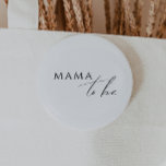 Grappige genderneutrale mama om te zijn ronde button 5,7 cm<br><div class="desc">Introductie van onze grillige genderneutrale mama-to-be-knop - ideaal voor elk seizoen, of het nu herfst, winter, voorjaar of zomer is! Deze knop heeft een boho-chique sfeer met moderne, elegante kalligrafie en een minimalistisch zwart-wit ontwerp. Het is en uniek, met een vleugje shabby chic, waardoor het ideaal is voor zowel jongens...</div>