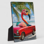 Grappige gepensioneerde flamingo in cabriolet op h fotoplaat (Zijkant)