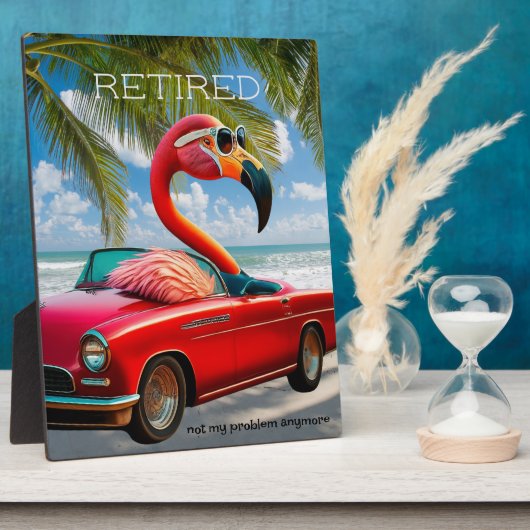 Grappige gepensioneerde flamingo in cabriolet op h fotoplaat (Zijkant)