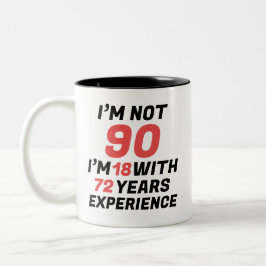 Grappige gepersonaliseerde 90e verjaardag ervaring tweekleurige koffiemok