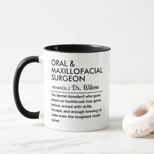 Grappige gepersonaliseerde tandartsdefinitie mok (Met donut)