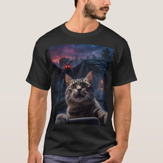 Grappige Geschokte Kat Selfie & Mothman Cryptid T- T-shirt (Voorkant)