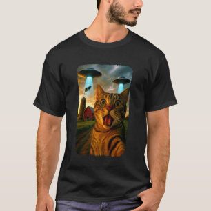 Grappige Geschokte Kat Selfie Tijdens UFO Koe Abdu T-shirt