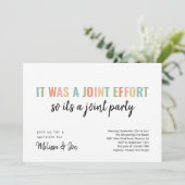 Grappige gezamenlijke Baby-sprenkeluitnodiging Kaart (Staand voorkant)