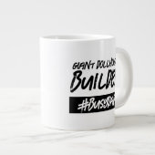 Grappige gigantische poppenhuis bouwer hashtag bez grote koffiekop (Voorkant rechts)