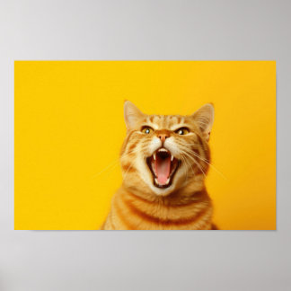 Grappige Ginger Cat Yawning op Heldergele achtergr Poster