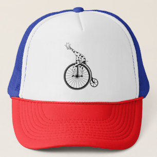 Grappige giraf rijden op een cent-farthing trucker pet