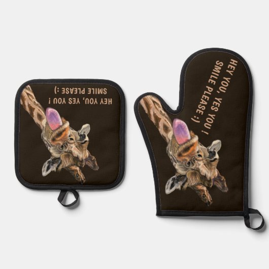 Grappige Giraffe aangepaste tekst en kleur Ovenwant & Pannenlap Set (Voorkant)