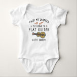 Grappige gitaar pa | Cool Gitaar Speler Romper<br><div class="desc">Dit ontwerp is voorzien van de grappige gitaarquote "Pack My Diapers I'm Going to play guitar With Daddy" met een cool gitaaricoon dat ook kan worden aangepast aan uw behoeften. Het is een perfect cadeau voor de baby van een gitarist of de baby van een muzikantencoach.</div>