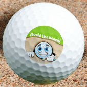 Grappige golfbal in Bunker Vermijd het strand Golfballen