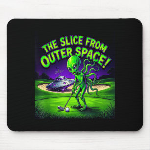 Grappige golfende alien de slice uit de ruimte muismat