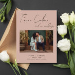 Grappige Gratis Cake Trouwfoto Save the Date Aankondigingskaart<br><div class="desc">Deze grappige gratis taart en een trouwfoto Save the Date briefkaart is ideaal voor koppels die geloven dat lachen de beste manier is om hun huwelijksreis te beginnen. Dit briefkaart legt de essentie van vreugde en grillen vast en bevat een prachtige boodschap die zeker glimlacht: "Gratis cake en we gaan...</div>