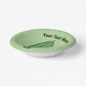 Grappige groene augurk met verrast gezicht op groe papieren kommen (Gebogen)