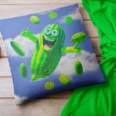 Grappige groene pickleman in de lucht kussen