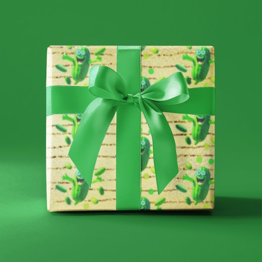 Grappige groene Pickleman op gouden achtergrond Wijn Cadeautas